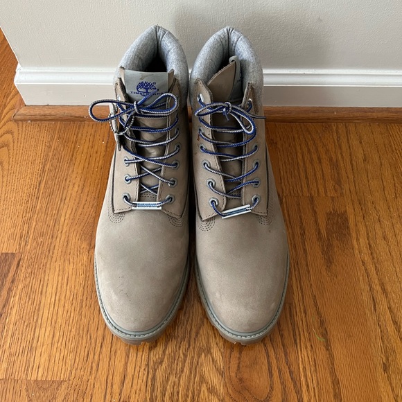 Grey/taupe Timberland boots - Picture 2 of 11